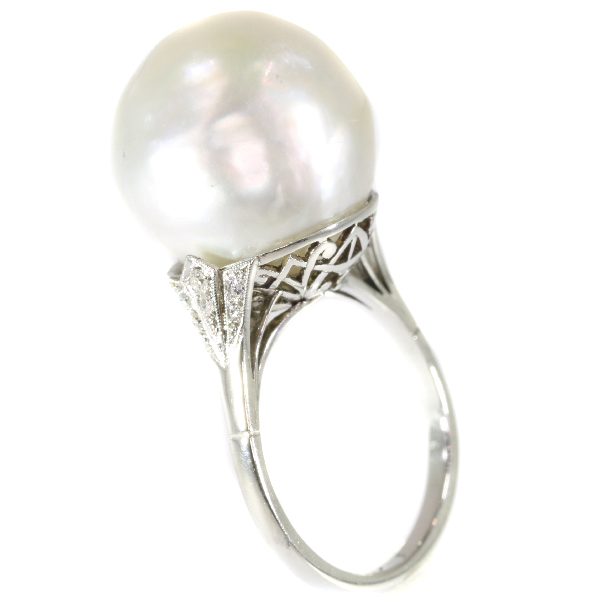 Platinum Art Deco ring with certified pearl and diamonds (ca. 1920)